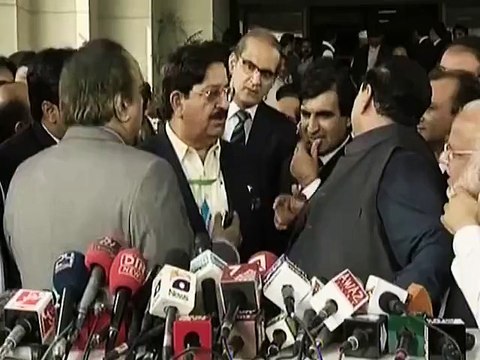 Complete and Clear Video of Fight Between Naeem-ul-Haq and Khurram Nawaz Gandapur - Video Reveals