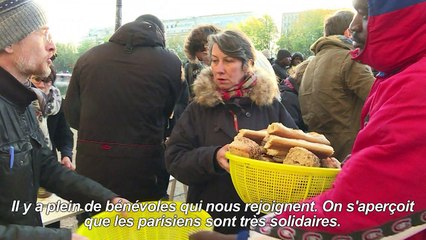 Paris: des riverains offrent le petit déjeuner aux migrants