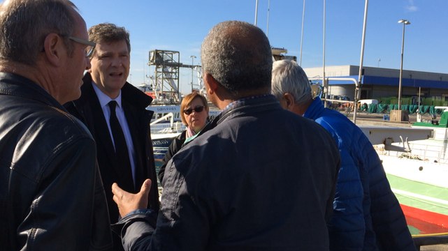 Arnaud Montebourg rencontre des marins pêcheurs