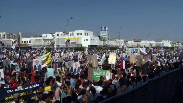 الآلاف يتظاهرون في عدن رفضا لخطة الأمم المتحدة