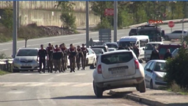 Kocaeli'nde Cezaevi Önünde Açıklama Yapmak İsteyen Hdp'liler Polis İzin Vermedi