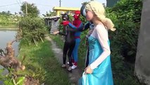 GAME Piss away Spiderman vs Elsa, Black Spiderman PISS Away Fun Superheroes