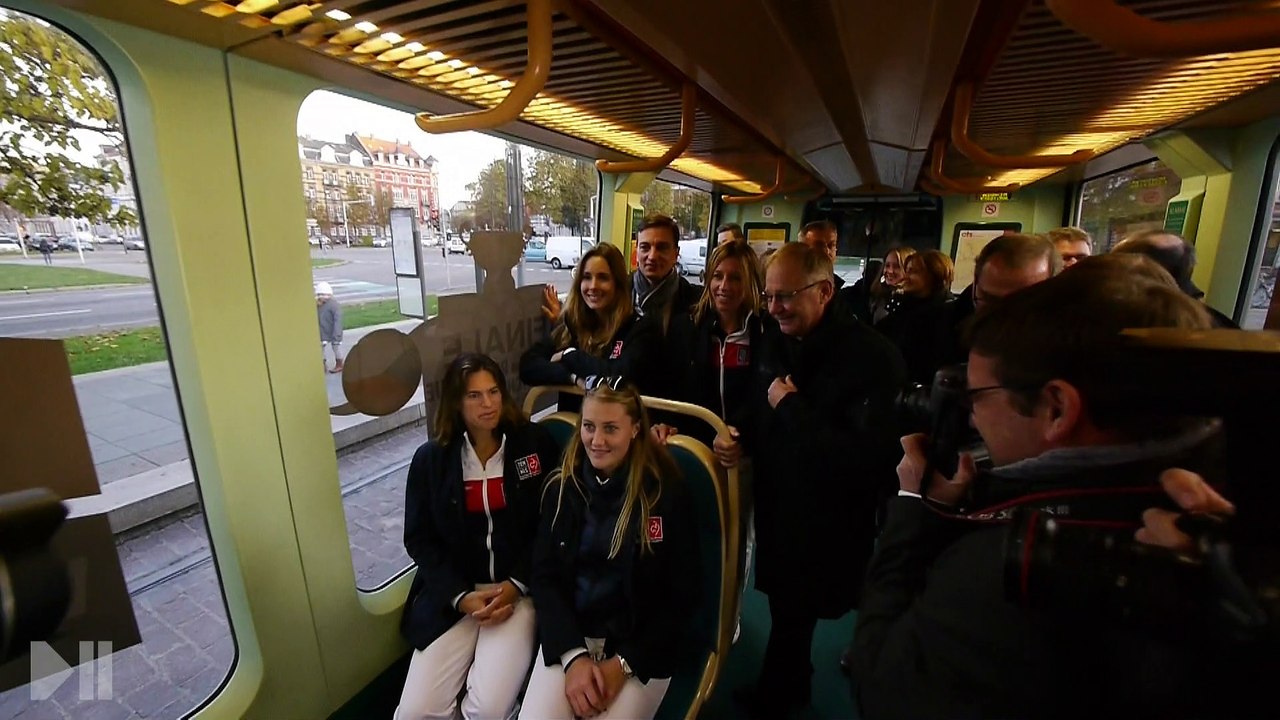 Balade en tram avec les joueuses de l'équipe de France de Fed Cup