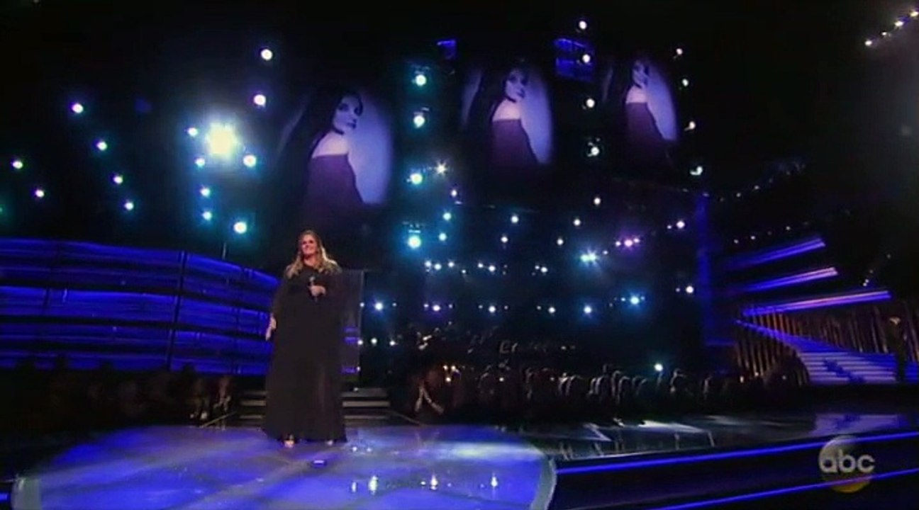 2016 CMA Awards -- Trisha Yearwood and Garth Brooks