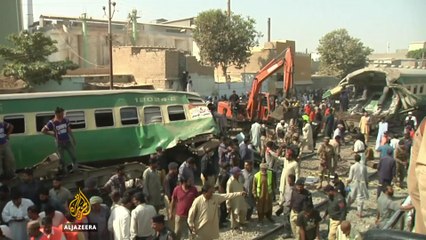 Dozens killed in Pakistan train collision