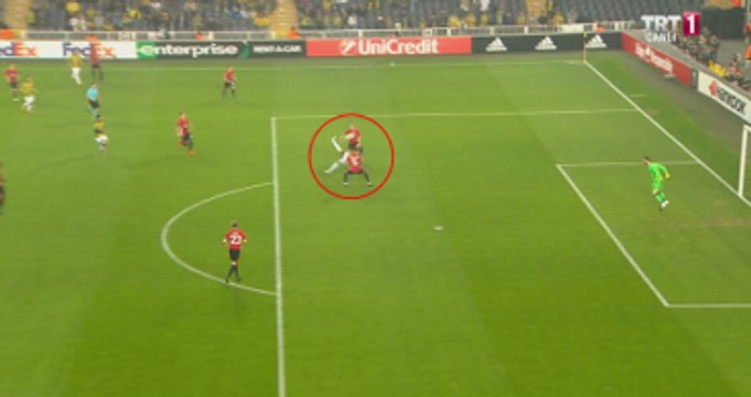 Moussa Sow'un, Manchester United'a Attığı Röveşata Golü Çok Konuşulur