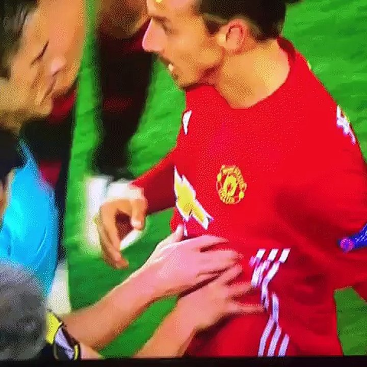 Le geste très déplacé de Zlatan envers l’arbitre