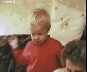 Vovó tem aí uma mosca | QCENA.COM