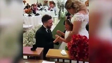 'Vuoi diventare mia figlia per sempre'- la commovente proposta alla figlia della sua compagna.