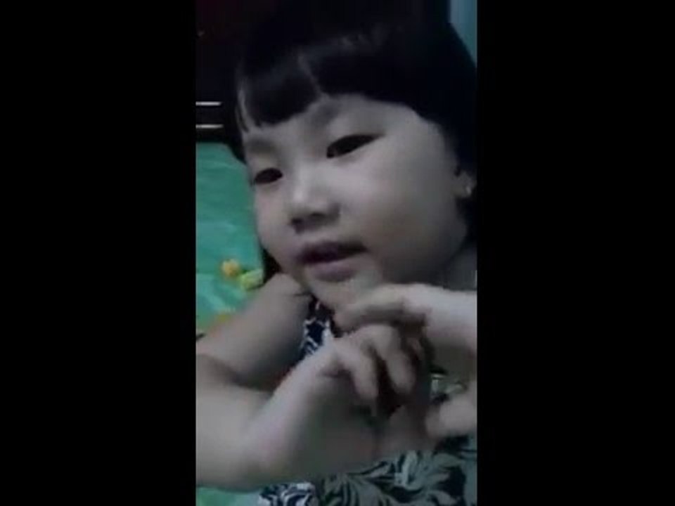 Bé Hai Tuổi Hát Về Đâu Mái Tóc Người Rất Dễ Thương