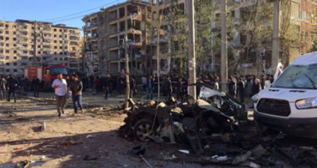 Son Dakika! Diyarbakır'da Emniyete Bombalı Saldırı! 1 Ölü, 30'dan Fazla Yaralı