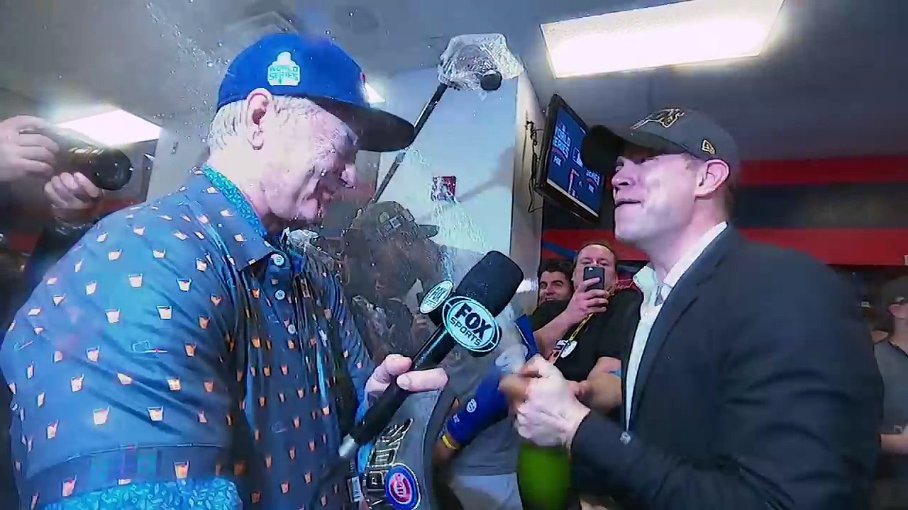 L'acteur Bill Murray dans les vestiaires des Cubs après leur victoire au World Series de Baseball