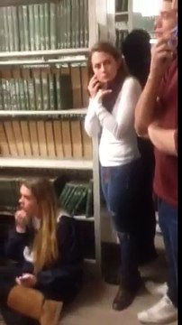 Des Etudiants bloqués pendant une fusillade dans une bibliothèque
