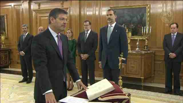 Los trece ministros juran sus cargos ante el Rey