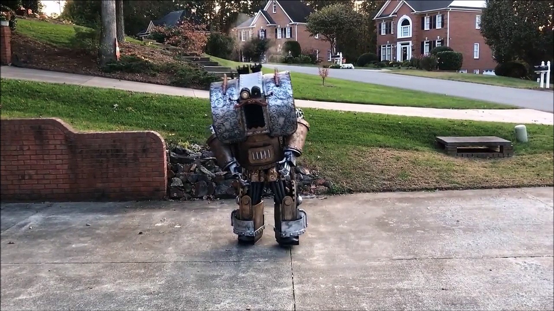 Ce déguisement robot fait maison est dingue - Vidéo Dailymotion