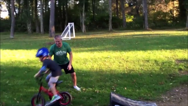 Le plus jeune rider bmx se prend une belle gamelle