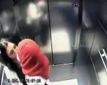 Asansörde Utanç Verici Görüntüler..!!