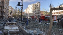تركيا : مقتل 8 أشخاص على الأقل وإصابة 100 آخرين في إنفجار عربة مفخخة وسط مدينة ديار بكر