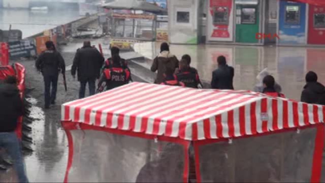 Esenyurt'ta Hdp'lilere Gözaltı Protestosuna Polis Müdahalesi