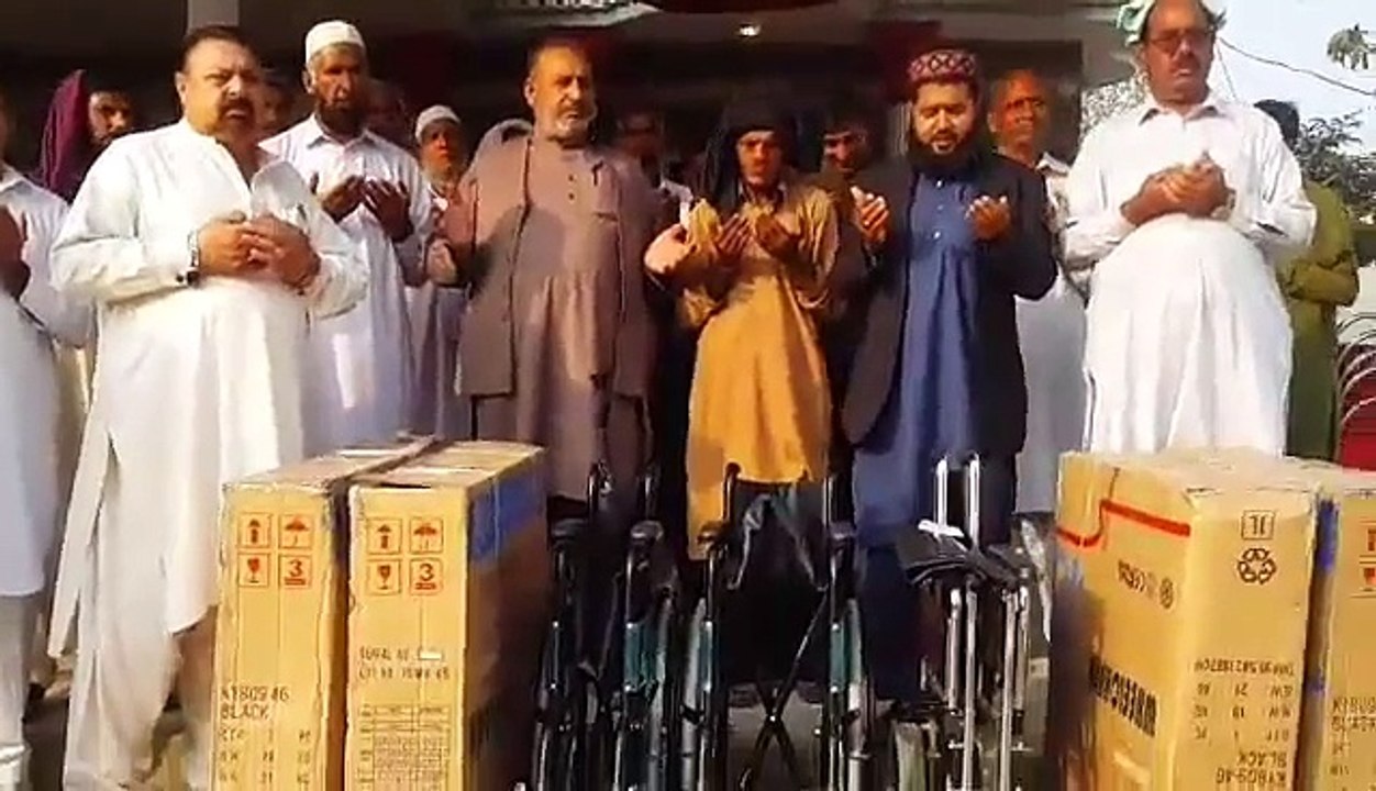 غریبوں میں مفت تقسیم کیں