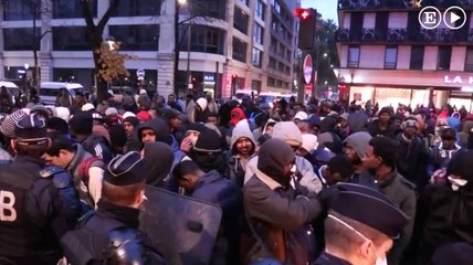 Evacuan un campamento en París