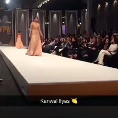 Model Fell Down on Ramp at FPW 2016