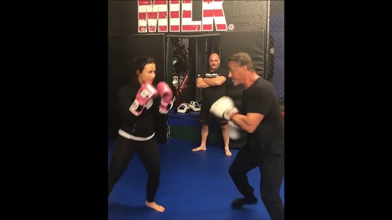 Sylvester Stallone se fait mettre au tapis par un mannequin