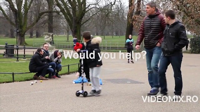 Bărbatul LOVEȘTE această femeie fără să-i pese vreun pic, dar nu-ți lua ochii de la domnul în alb.