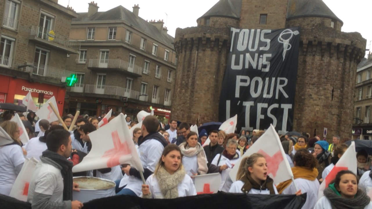 Pour l'école d'infirmiers, 600 personnes dans les rues de Vire
