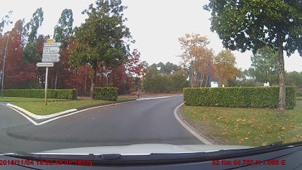 débile qui fait demi tour n'importe comment