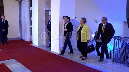 Mogherinit i kërkohet hetim në EULEX [video]