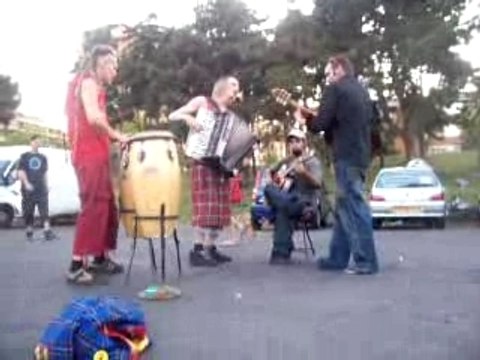 En attendant le tekos d'italie (parking turin)