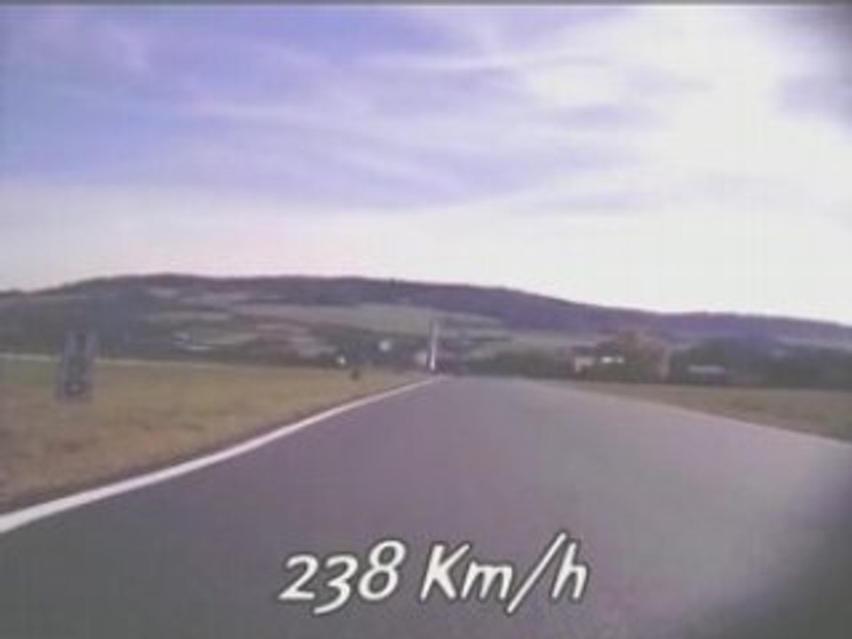 Kawasaki ZX6R circuit Issoire 1'04''240