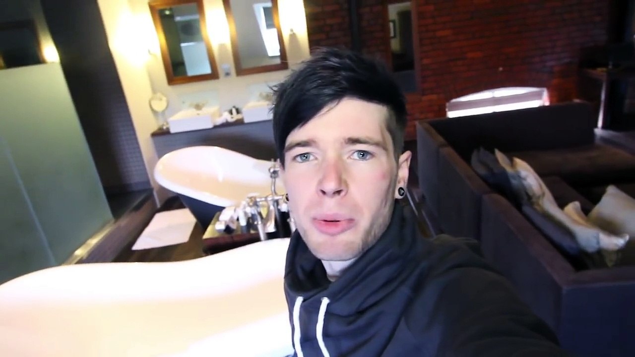 DRINKING TEA IN THE BATH!?!