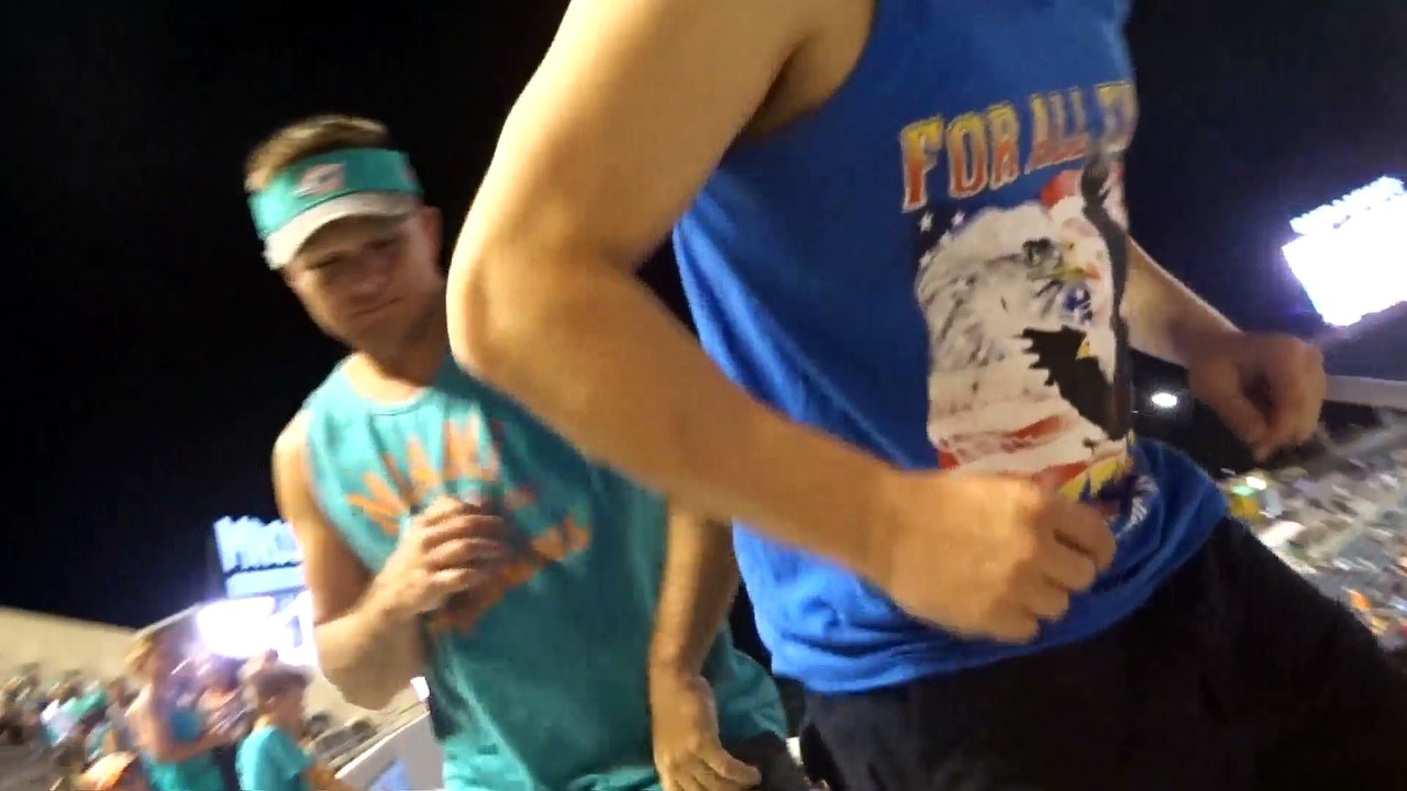 Babe & Vick do the running man
