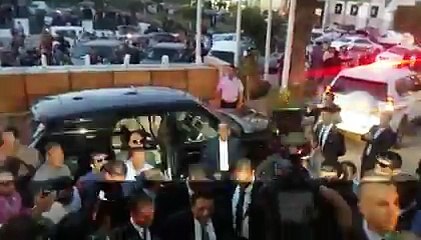 لحضة وصول عادل إمام إلى صفاقس