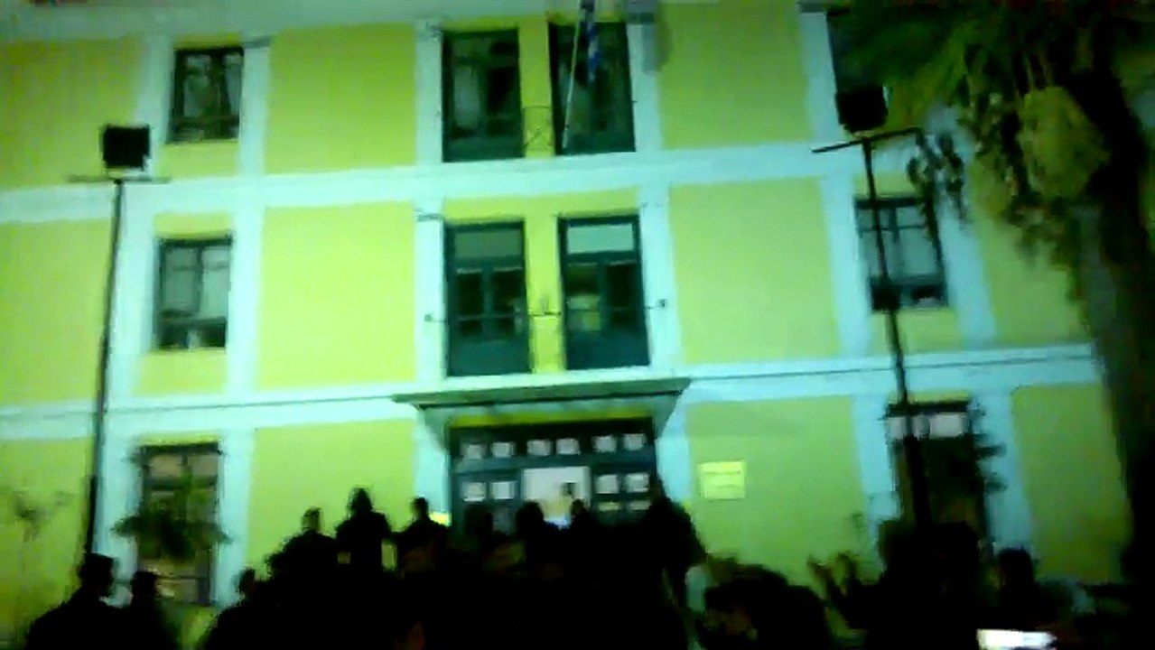 ΠΟΛΙΤΕΣ ΣΕ ΣΥΜΠΑΡΑΣΤΑΣΗ ΤΩΝ ΣΥΛΛΗΦΘΕΝΤΩΝ ΓΙΑ ΤΟΝ ΒΟΤΑΝΙΚΟ