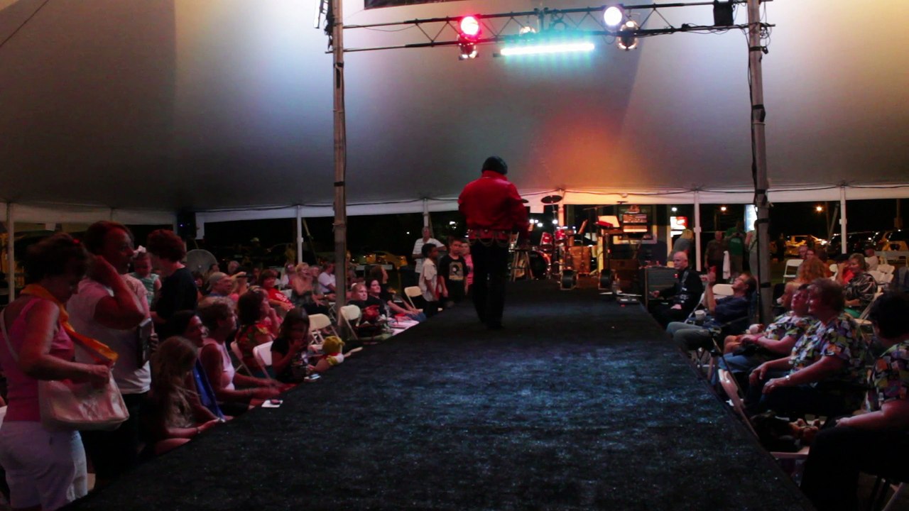 Harold Witham sings 'Hound Dog' Elvis Week 2014