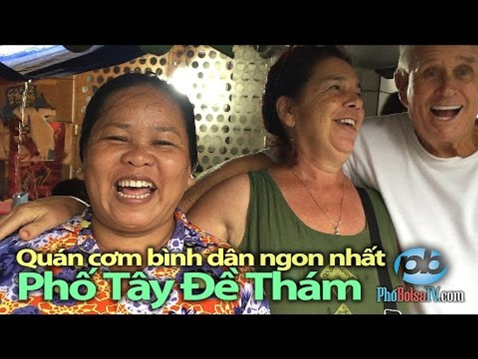 Cảnh chống mưa ở quán cơm bình dân Phố Tây, Sài Gòn: Đầy tiếng cười và thức ăn ngon