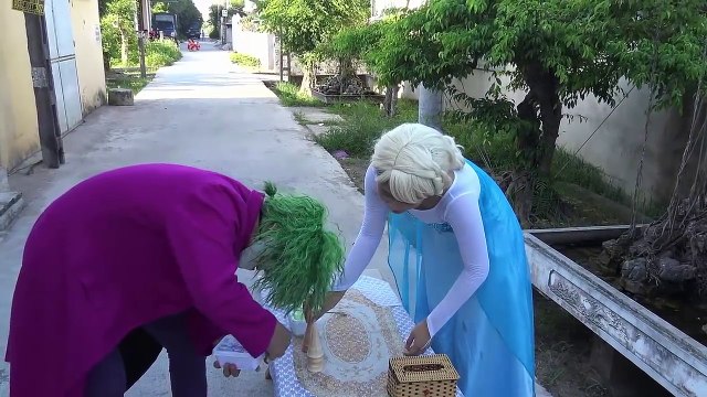 Frozen Elsa sells ice cream Spiderman vs Joker, Black Spiderman Fun Superheroes movie in real life