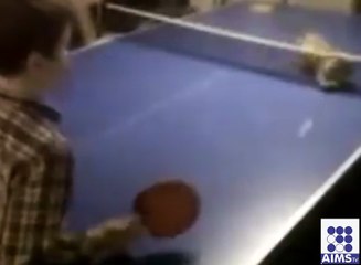 بلی اور انسان کے درمیان ٹیبل ٹینس کا انکوھا میچ