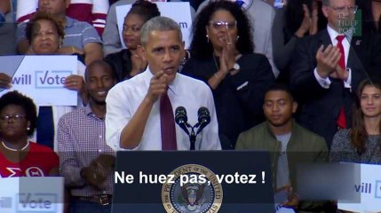 Interrompu par un pro-Trump, Obama donne une leçon de démocratie