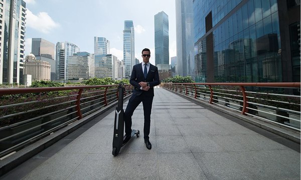 VÍDEO: El scooter plegable que podrás controlar desde el smartphone