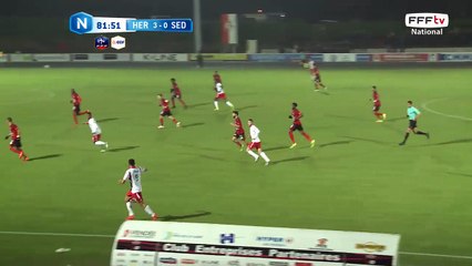 Centre d'Omrani dans les gants de Pichot