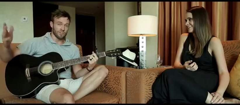 Video AB de Villiers singing Song with Beautiful wife Danielle.‘When you say nothing at all’