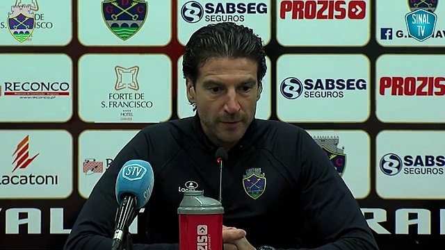 Jorge Simão abandona conferência em protesto