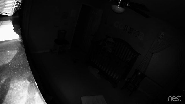 Ils installent une caméra de sécurité dans la chambre de leur enfant, ce qu'ils captent ensuite glace le sang!