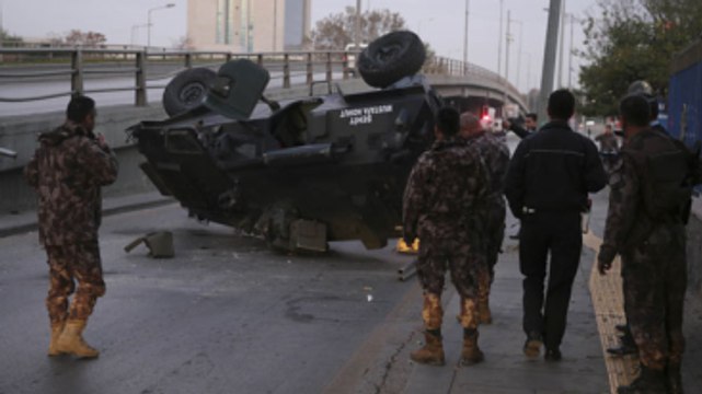 Başkentte Zırhlı Polis Aracı Üst Geçitten Düştü: 3 Yaralı