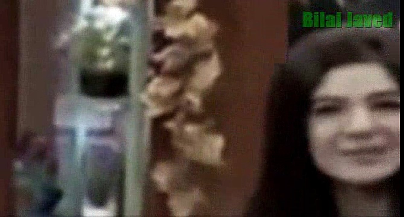 Dakhy Live Show Mai Kiya Ho Raha Hai Ayesha Umar Ne Achnak Uth Kar Larke Ko Galy Laga Liya