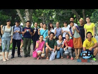 Những người trẻ đi gieo lời khen, gặt niềm vui quanh bờ Hồ Gươm